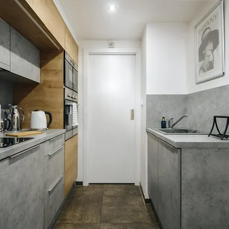 Cozy & Comfortable Walking Anywhere Want Sen Apartment