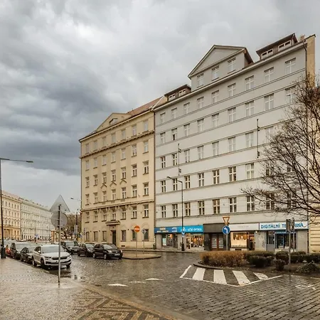 Cozy & Comfortable Walking Anywhere Want Sen Praga